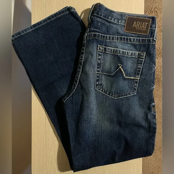 Ariat Men's Darkwash Lowrise M4 Jeans *LIKE NEW* - Picture 3 of 16